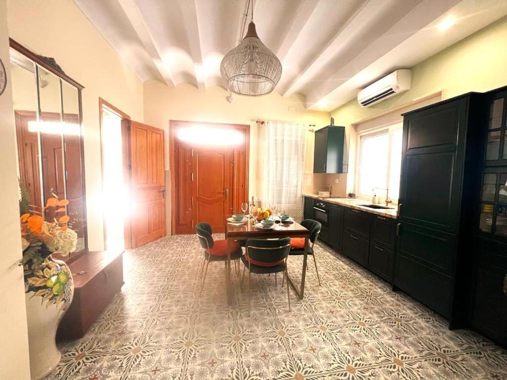 Esmeralda Apartment With Free Private Underground Parking Валенсия Екстериор снимка